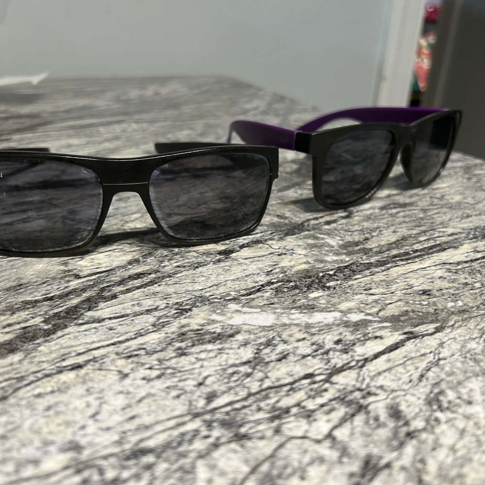 Modern Black And Purple Rectangular Sunglasses - image 4